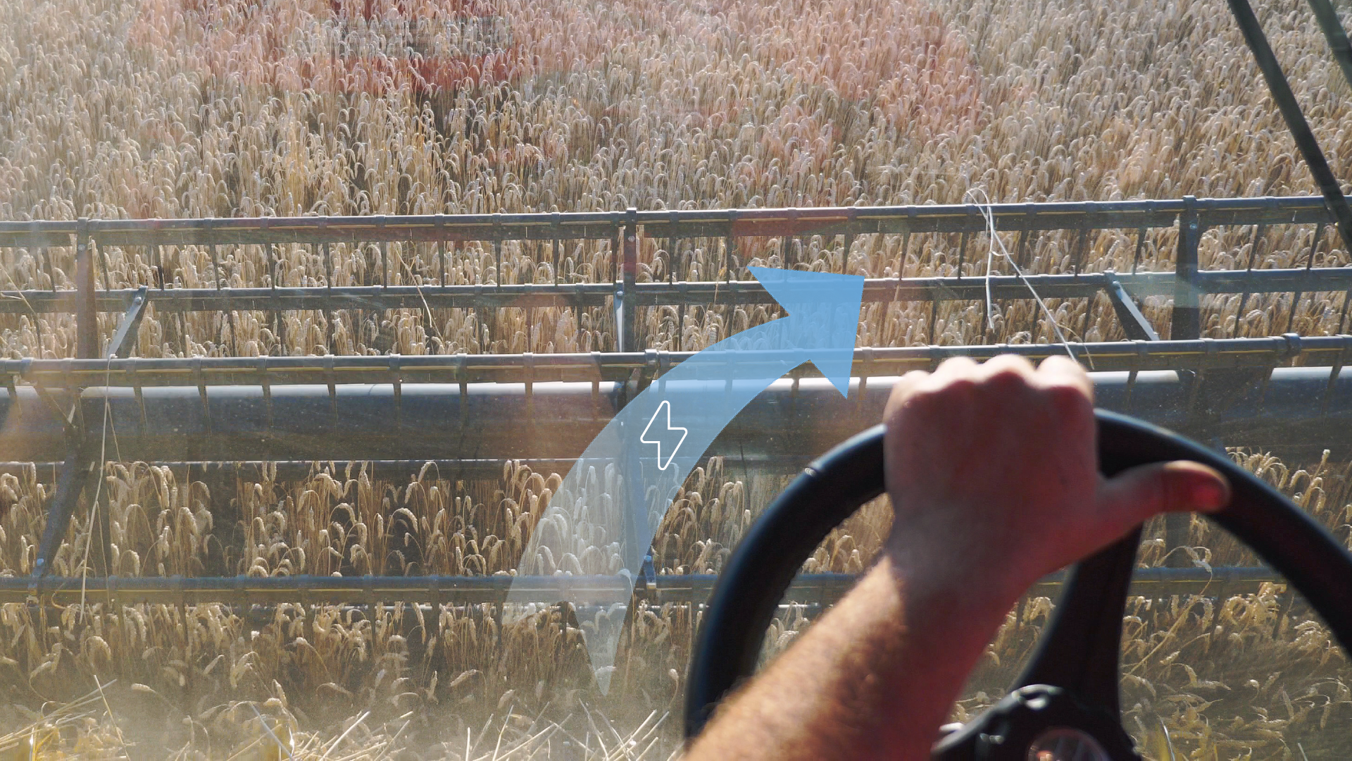 Aratás közbeni kombájn vezetői nézet, hatékonyságot jelző nyíllal